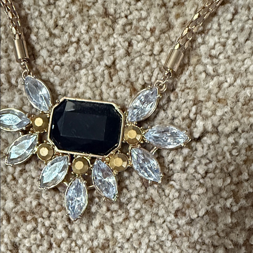 Elegant Black and Gold Necklace - Picture 8 of 10